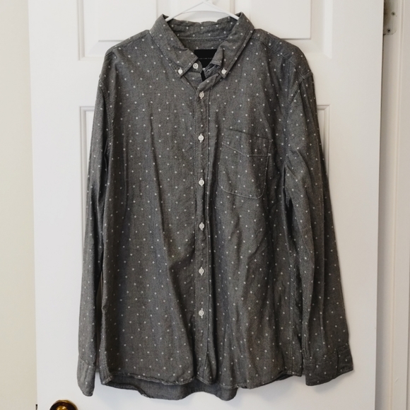 American Eagle diamond geo print button down shirt - Picture 5 of 9